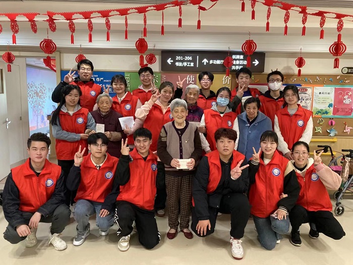 精心新澳门六合彩资料论坛
开展“学雷锋”志愿服务系列活动